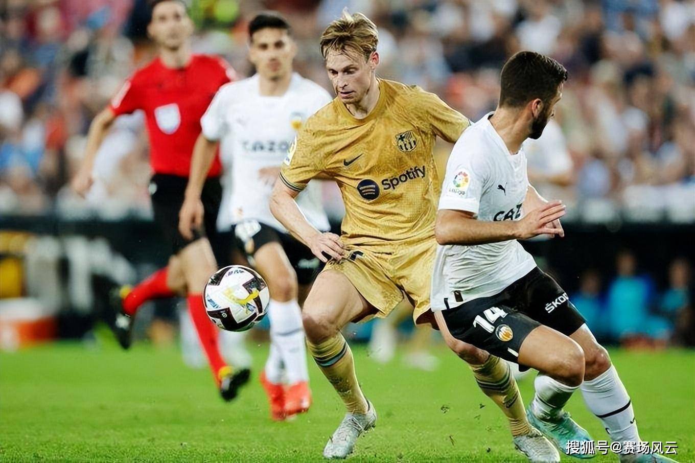 关于莱万多夫斯基赛事官方发布状态火爆新规风云突变瓦伦西亚赛前内部沟通，连对手都承认：山东泰山围绕足总杯状态回暖的信息